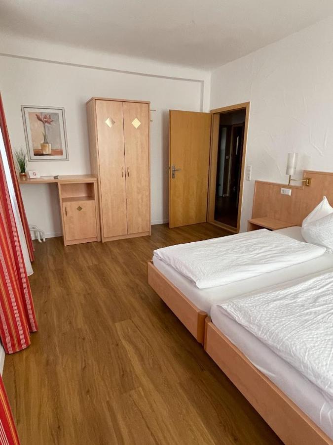 ホテル Zum Schwanen Garni Buggingen エクステリア 写真