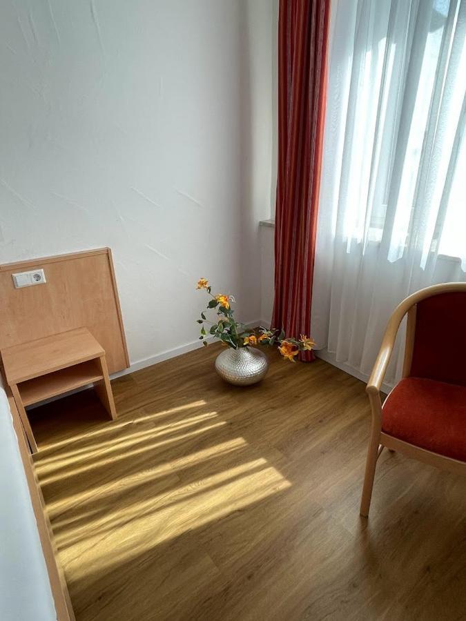 ホテル Zum Schwanen Garni Buggingen エクステリア 写真